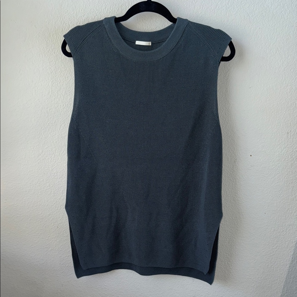 Sleeveless Dark Gray/Blue Knit Top